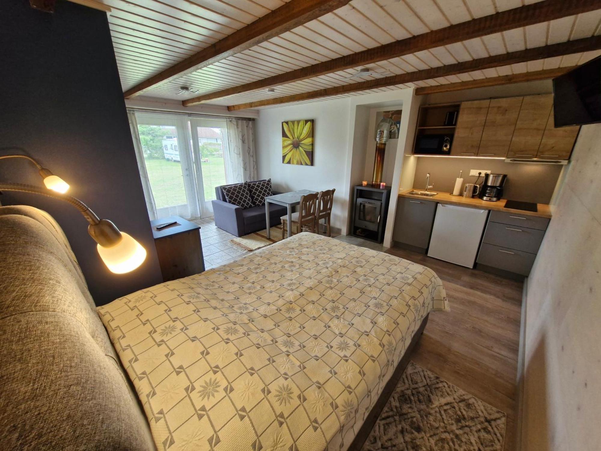 Piibelehe Guest Accommodation กูรัซซาเร ภายนอก รูปภาพ
